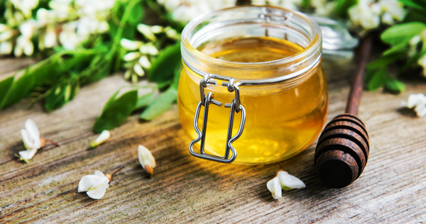 Acacia and Manuka Honey Face-Off: Health Benefits, Uses, and More
